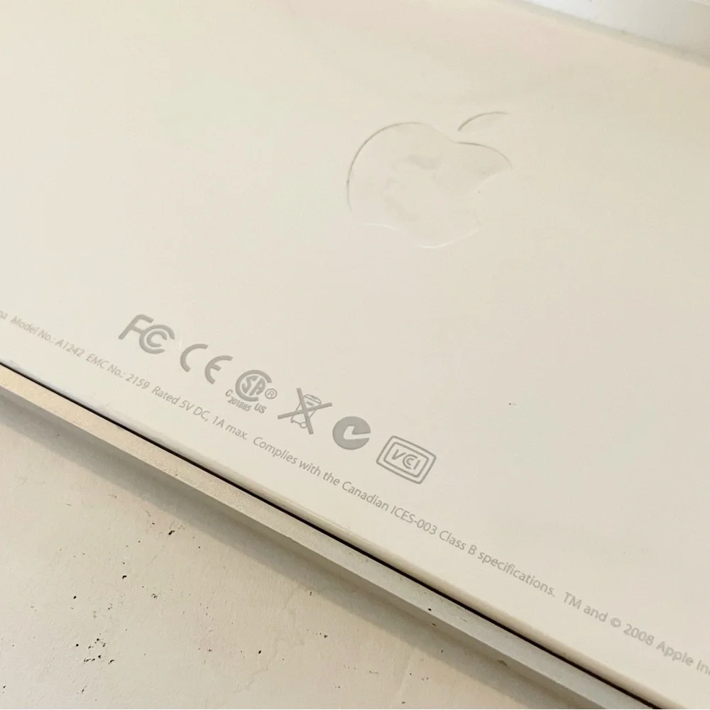 Genuine Apple A1242‎ Wired USB Compact Aluminum Keyboard 2 USB Ports MB869LL/A